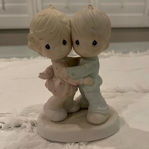 Precious Moments Figurine - Hug One Another